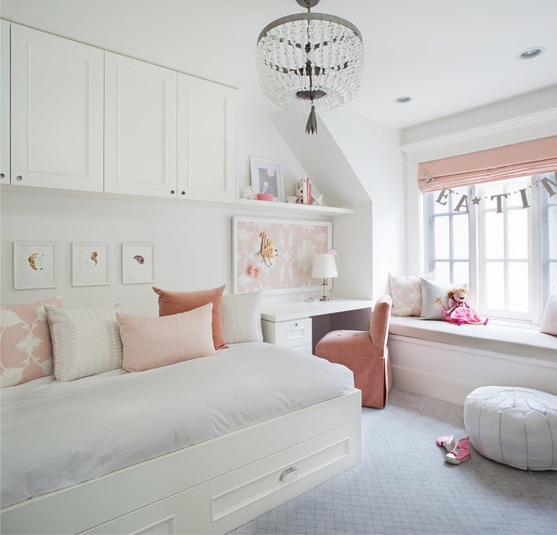 Бело-розовая детская комната девочки