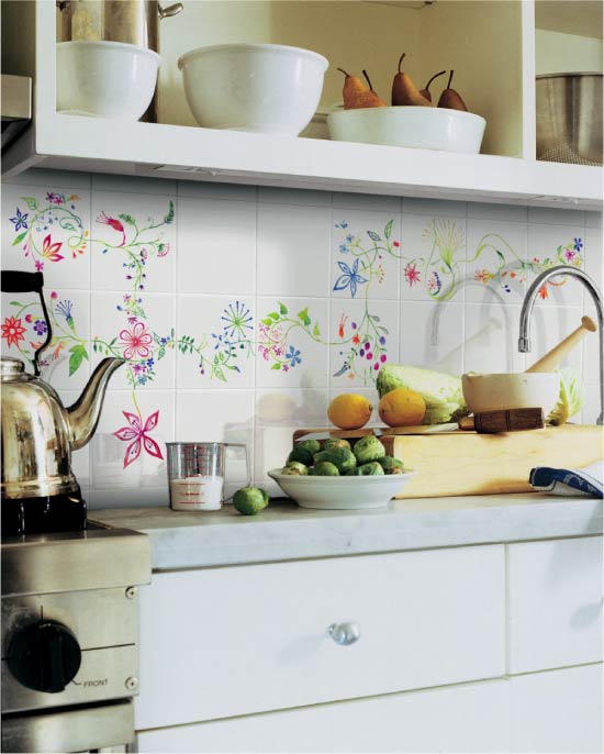 Роспись керамической плитки на фартуке кухни