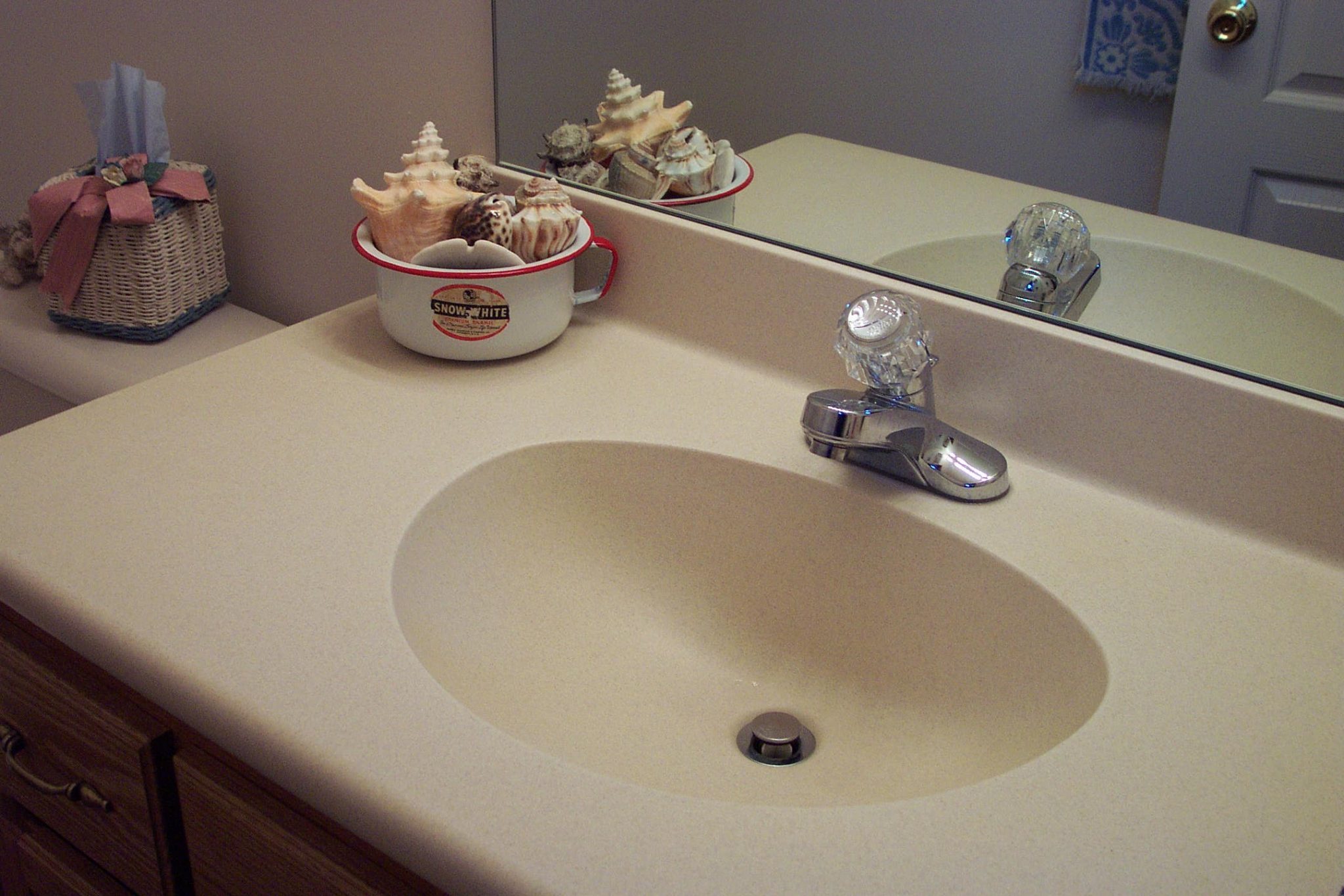 Интегрированная раковина в ванную. Мойка из искусственного камня в ванную. Раковины в ванную из искусственного Камея. Интегрированная раковина для ванной из искусственного камня. Интегрированная мойка из искусственного камня в ванную.